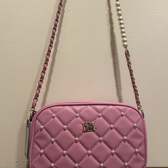 NWT Badgley Mischka (Minor Flaws) Diamond Quilted Camera Bag W/Pearls - Picture 3 of 13